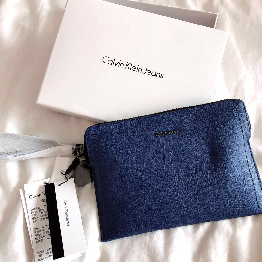 Calvin Klein Clutch, Women's Fashion, Bags & Wallets, Clutches on Carousell