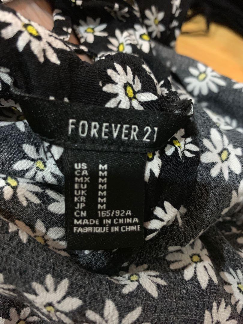 Forever 21 Black Daisy Top (Category: Sleeveless) located in Mandaluyong City. Submitted by hellothere98 (Listing ID 212097156, Image 3). Description: .
