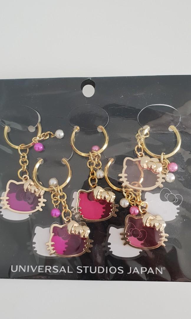 Hello kitty keychains (Category: Everything Else) located in Singapore. Submitted by missy84 (Listing ID 212016527, Image 1). Description: Hellokitty limited edition keychains from universal studios japam.