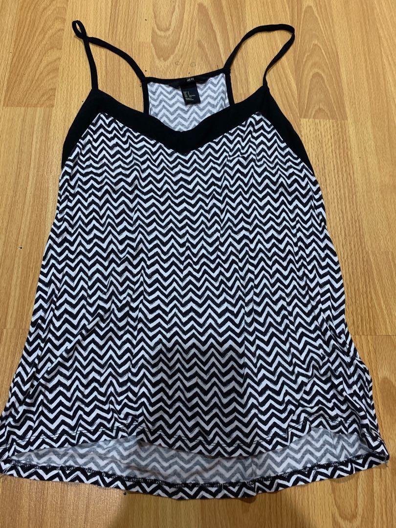 H&M Sleeveless Top (Size S) (Category: Sleeveless) located in Mandaluyong City. Submitted by hellothere98 (Listing ID 212060399, Image 1). Description: Strictly delivery only.