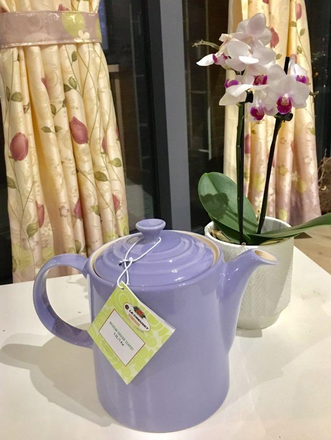 Le Creuset Grand Teapot Kitchen Appliances On Carousell Ayuda a una organizacion benefica. le creuset grand teapot kitchen