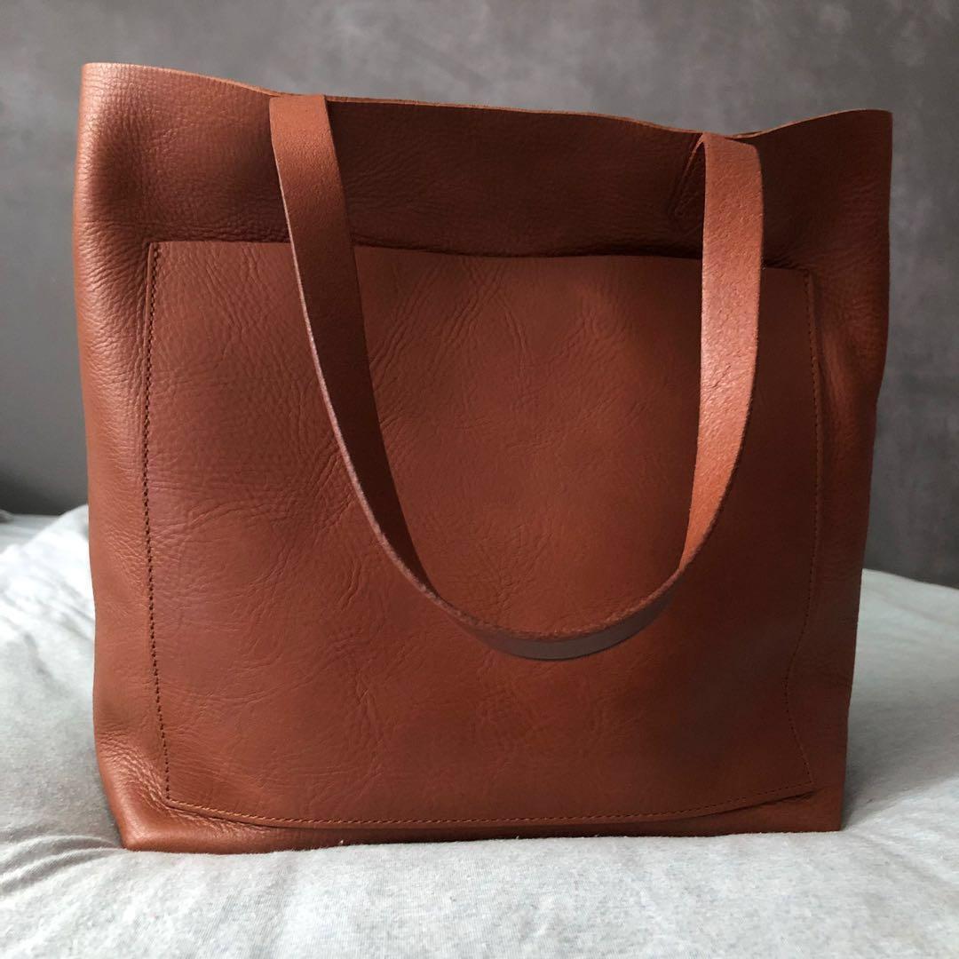 Madewell medium transport tote in English Saddle