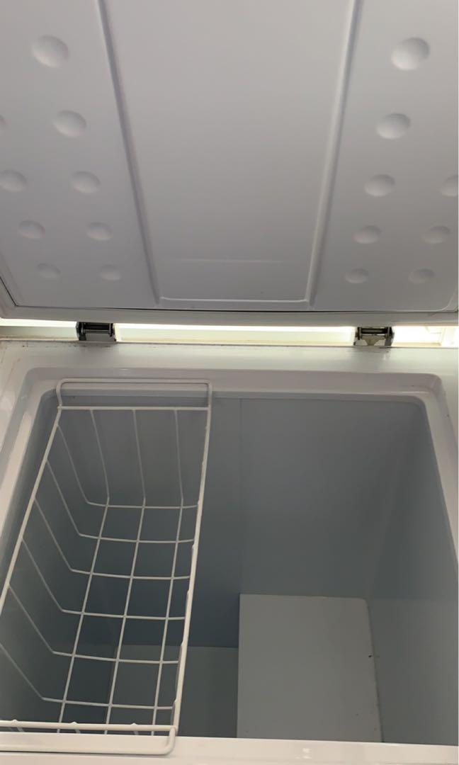 Midea 99L Chest Freezer MCF129W, TV & Home Appliances, Kitchen