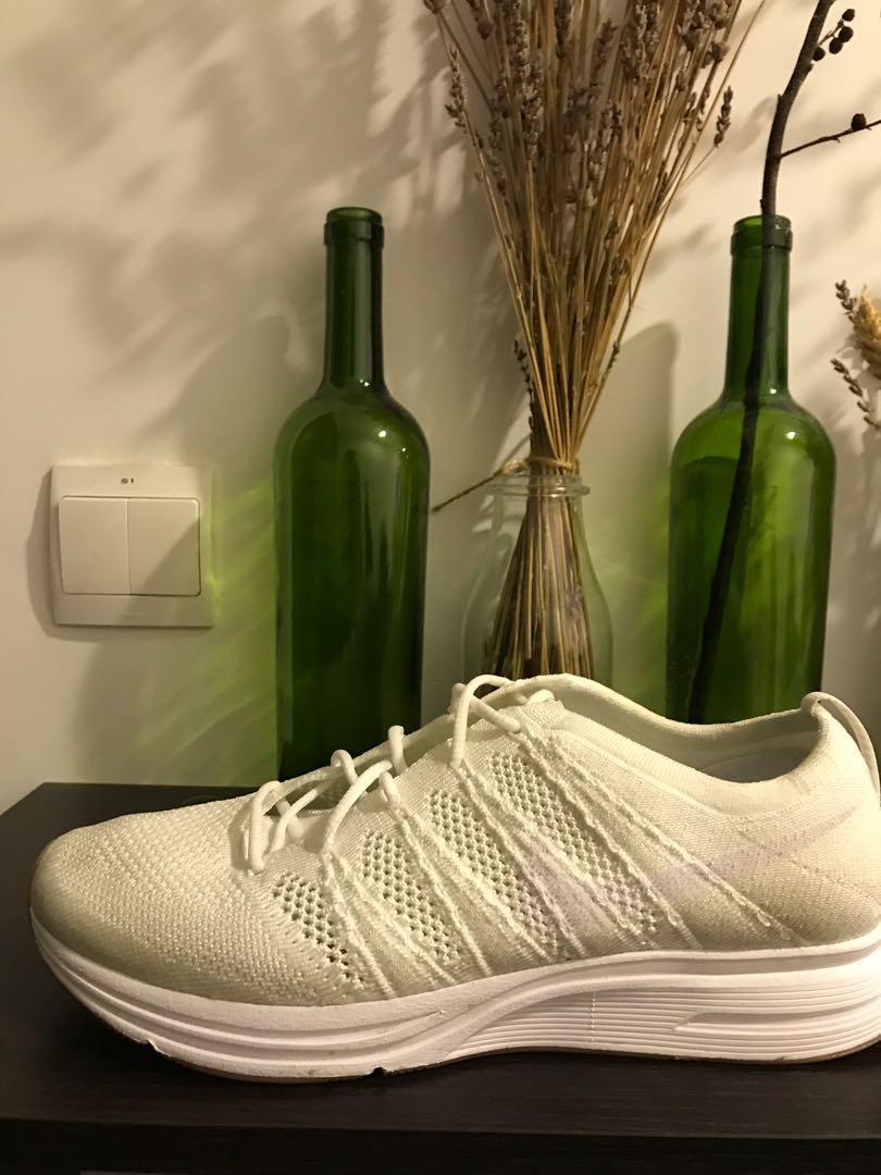 Nike Flyknit Trainer white gum sole 