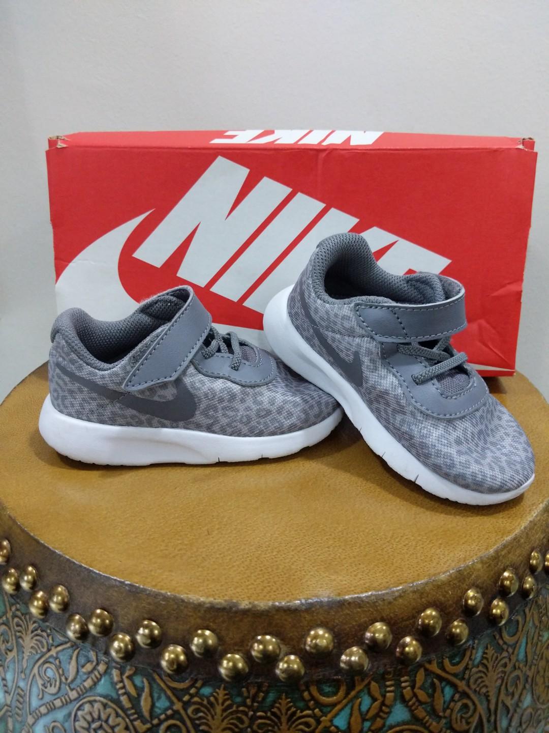 Nike Tanjun Print Toddler Shoes in Grey 