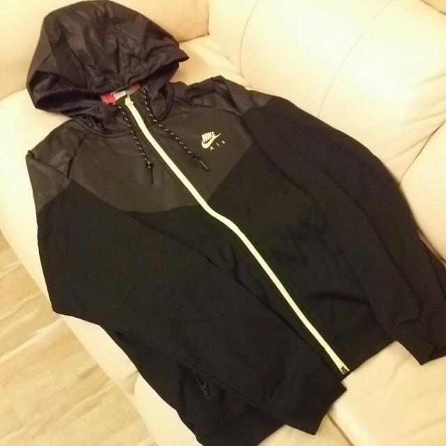 nike zip up windbreaker