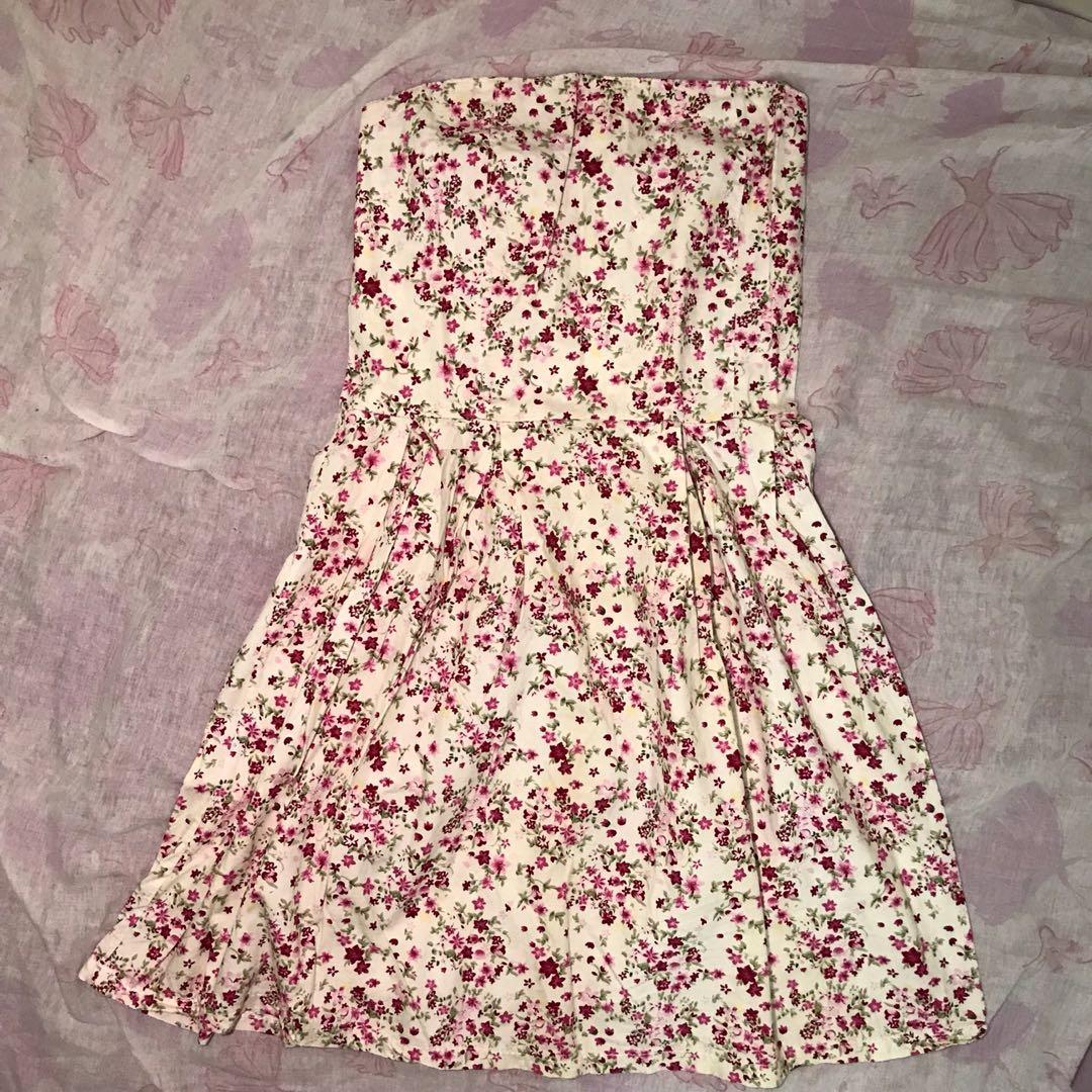 Pink Floral Dress (Category: Dresses) located in Pasig City. Submitted by knbmj (Listing ID 182250387, Image 1). Description: Tube summer dress Cotton.
