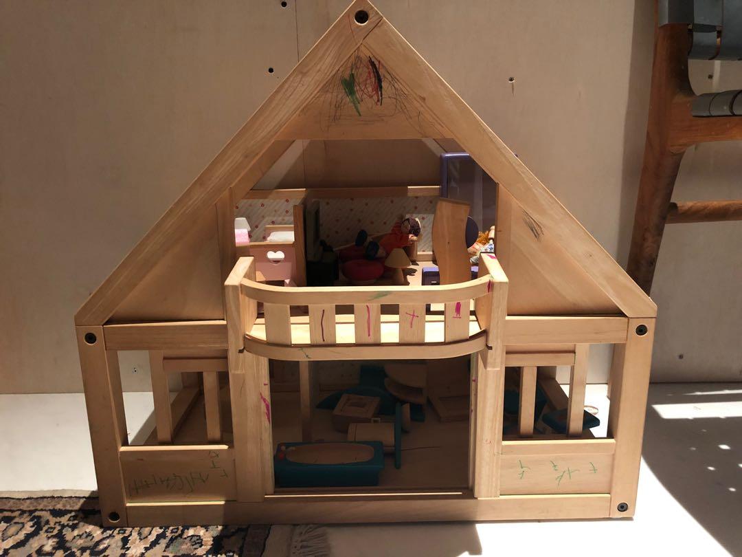Plan toys deals dollhouse family