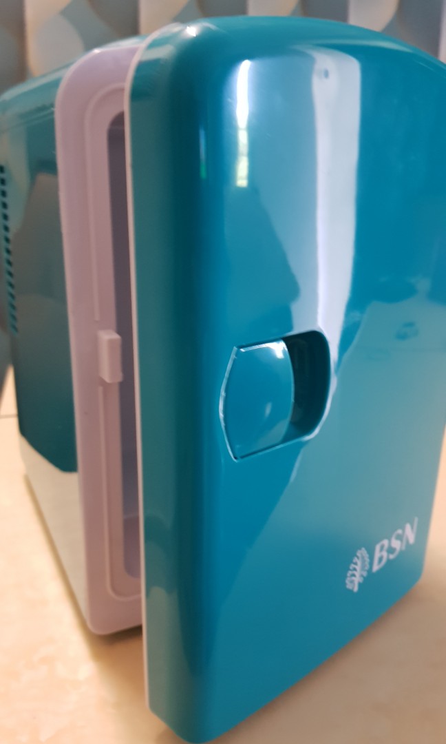 Portable Mini Fridge / Heater, TV & Home Appliances, Kitchen Appliances, Refrigerators
