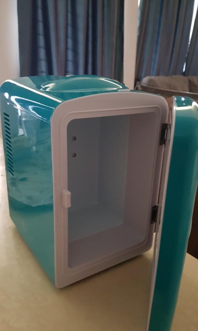 Portable Mini Fridge / Heater, TV & Home Appliances, Kitchen Appliances, Refrigerators