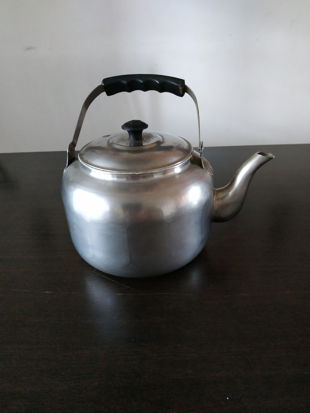 Stainless steel kettle, Furniture & Home Living, Kitchenware