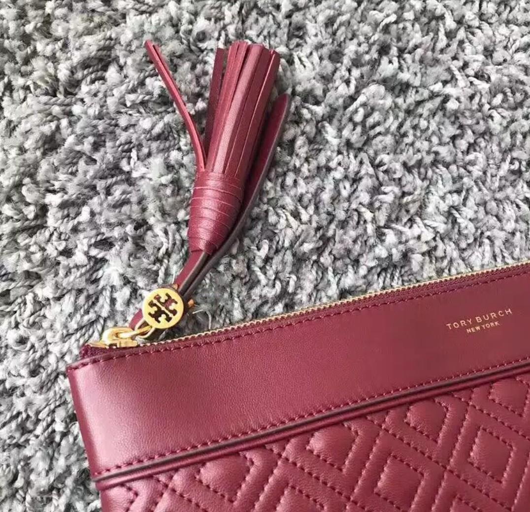 Tory burch clutch on Carousell