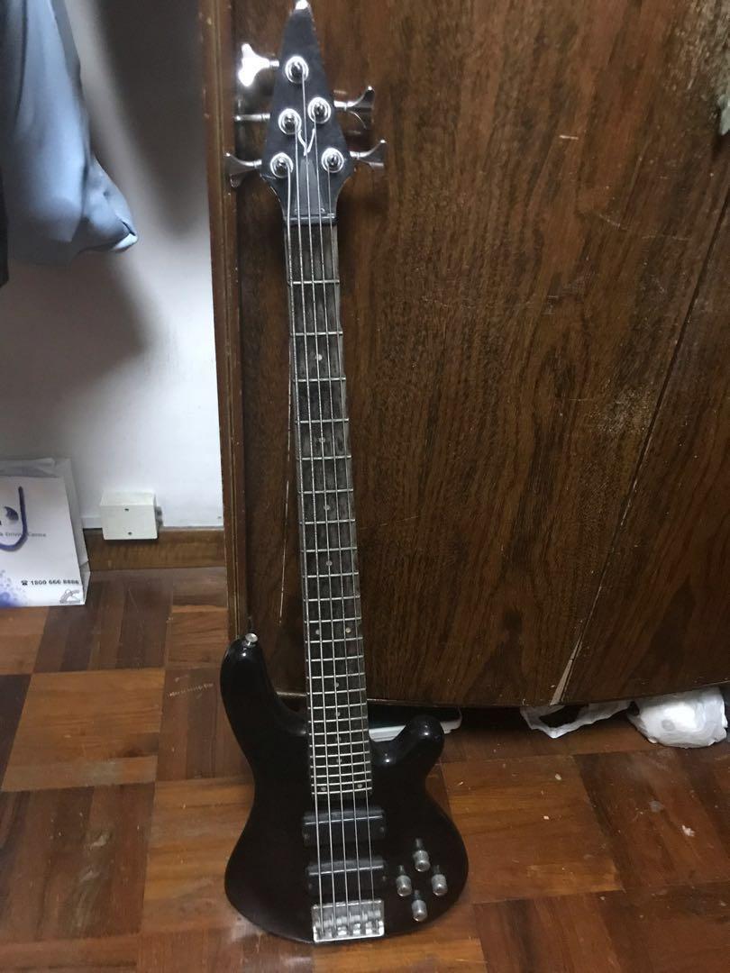 Vantage 5 string bass guitar, Hobbies & Toys, Music & Media, Musical