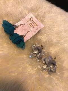 Lot of 2: flower earrings