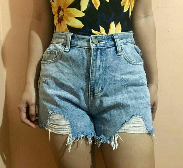 REPRICED!Highwaisted Ripped Short (Category: Jeans) located in Cavite. Submitted by janabells (Listing ID 212211223, Image 1). Description: Complete your summer outfit with this highwaisted ripped shorts. Very trendy and still in good condition. Size 27-28.