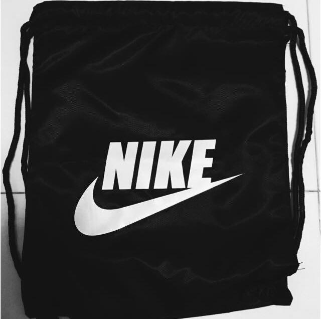 black nike drawstring bag