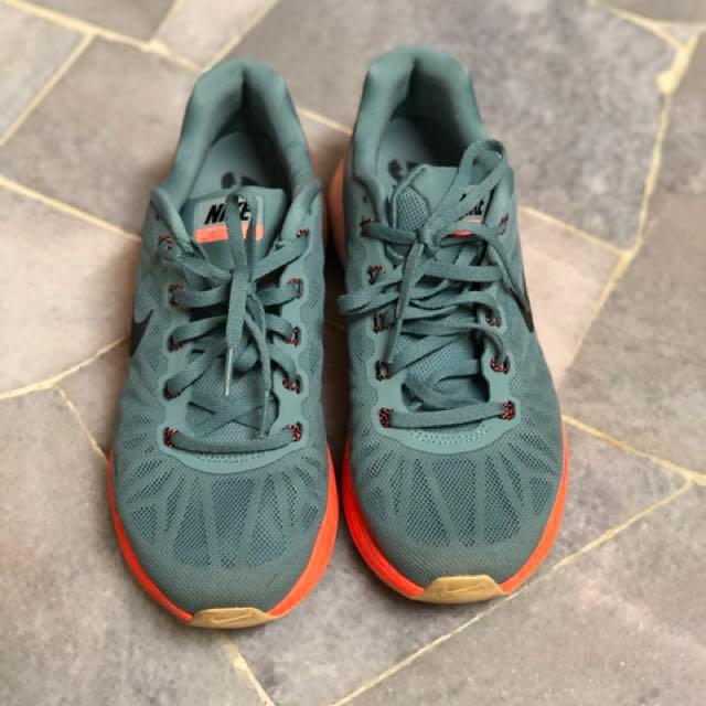 total sports nike sneakers for ladies