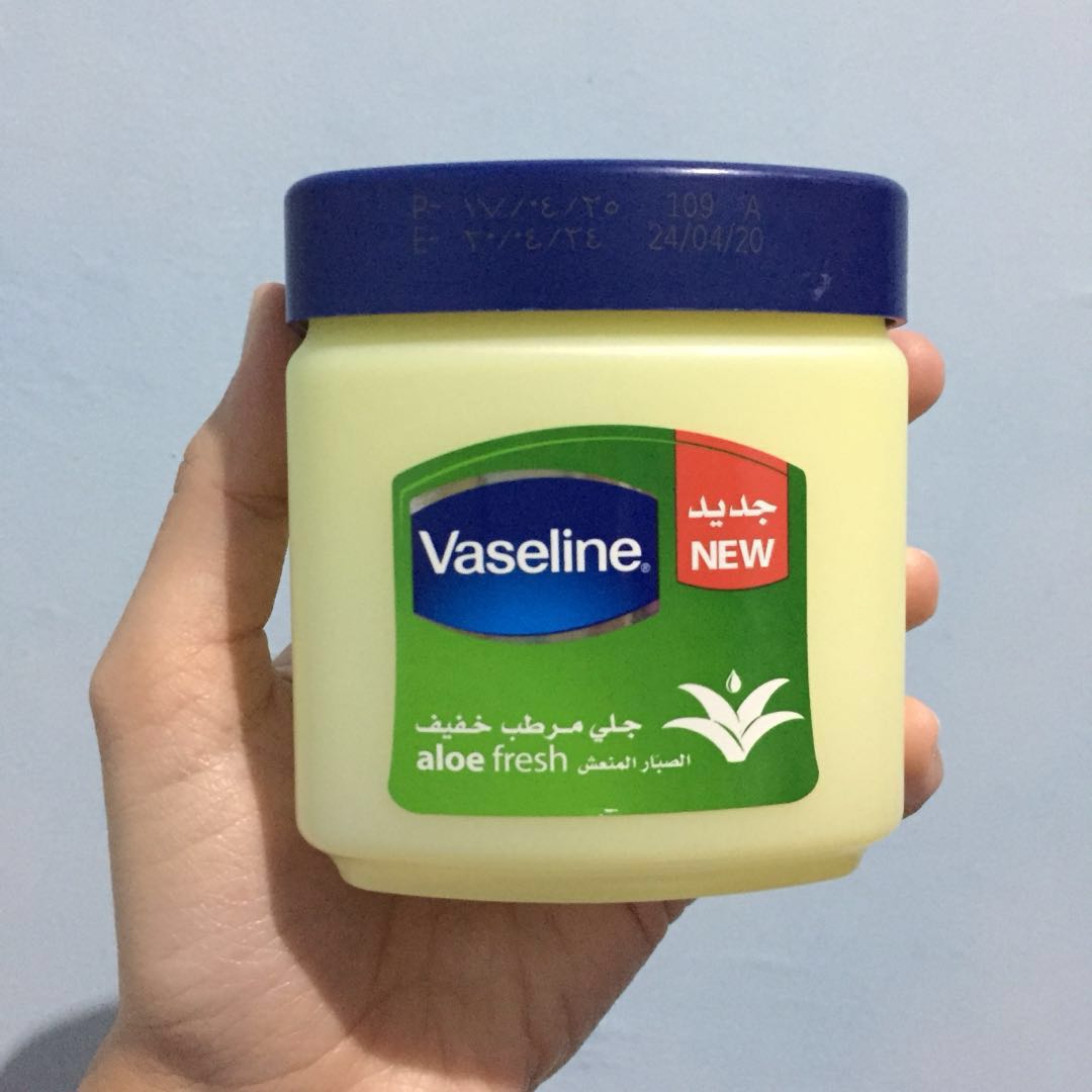 Sale Vaseline Petroleum Jelly Aloe Vera Kesehatan Kecantikan Kulit Sabun Tubuh Di Carousell