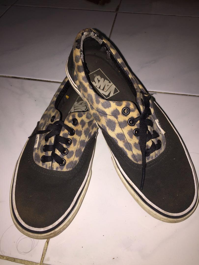 sepatu vans leopard original