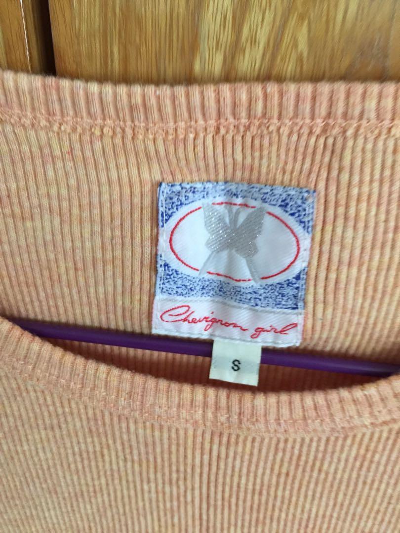 女裝T恤 （分類：T-shirt）位於 Hong Kong。 由 phoenix.monchi 提交（商品編號 212215032，圖片 3）。簡介： 尺碼如圖，每件$30。