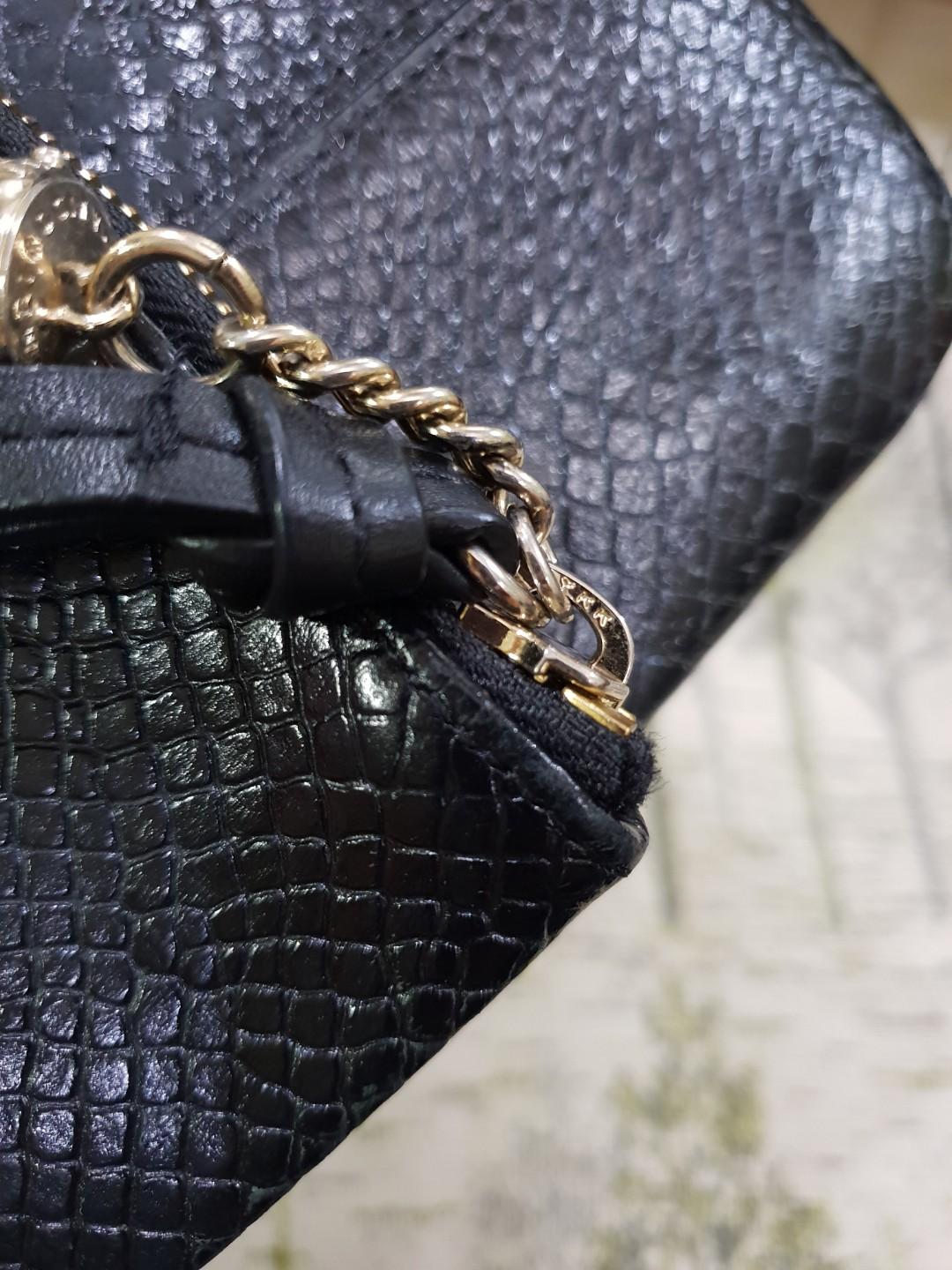 Authentic Metro city snake skin leather chain bag  Snake skin bag, Leather  crossbody bag, Leather crossbody purse
