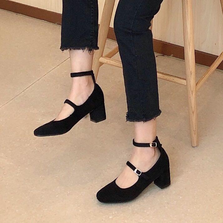 Mary jane pumps low heel top