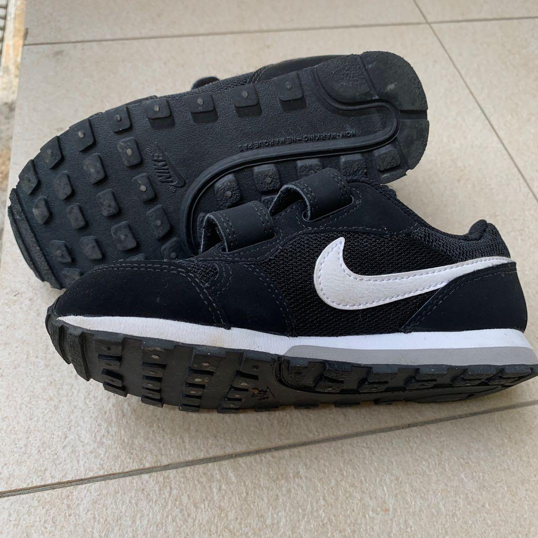 boys nike trainers white