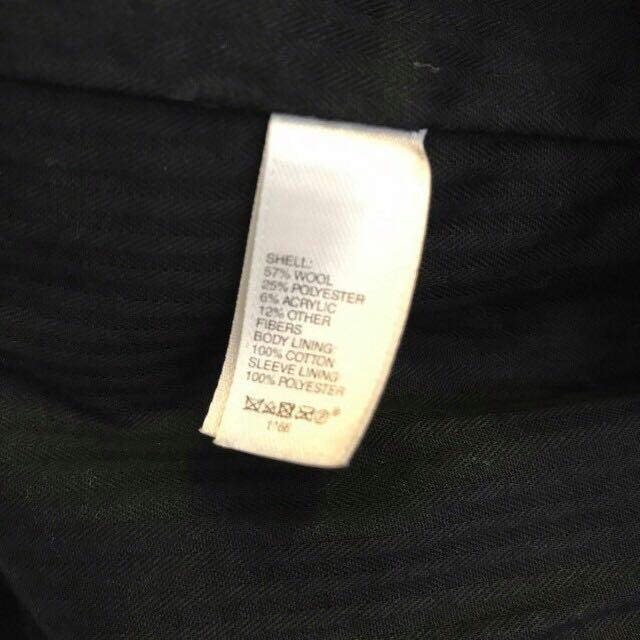Gap Jacket (Category: Coats, Jackets and Outerwear) located in Singapore. Submitted by alim73 (Listing ID 133967667, Image 2). Description: Gap Jacket. Heavy feel with inner lining. Worn twice. Dry cleaned.. Bought in HK..
