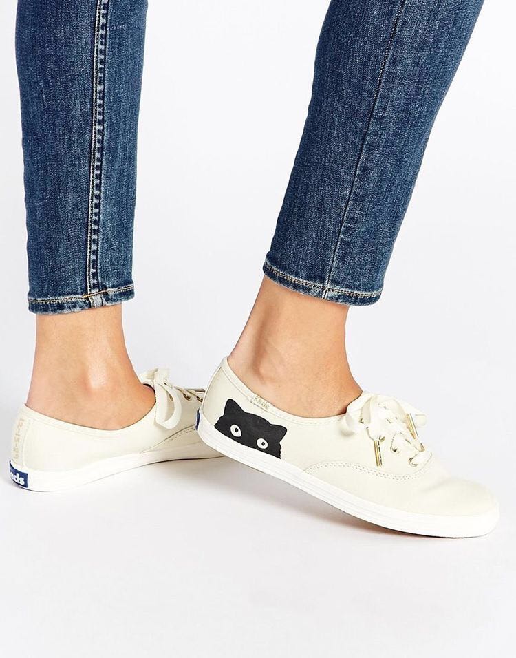 Taylor swift top sneaky cat keds