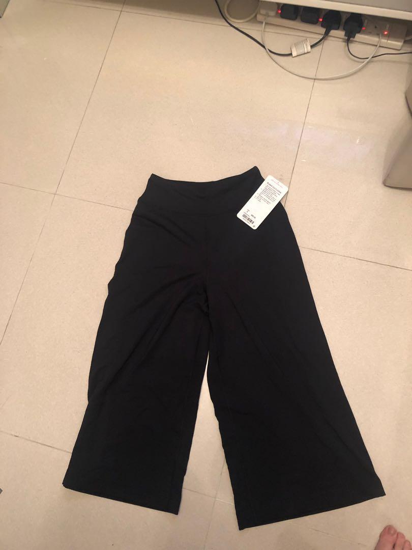 Lululemon blissed out culottes, 女裝, 褲＆半截裙, 其他下身- Carousell