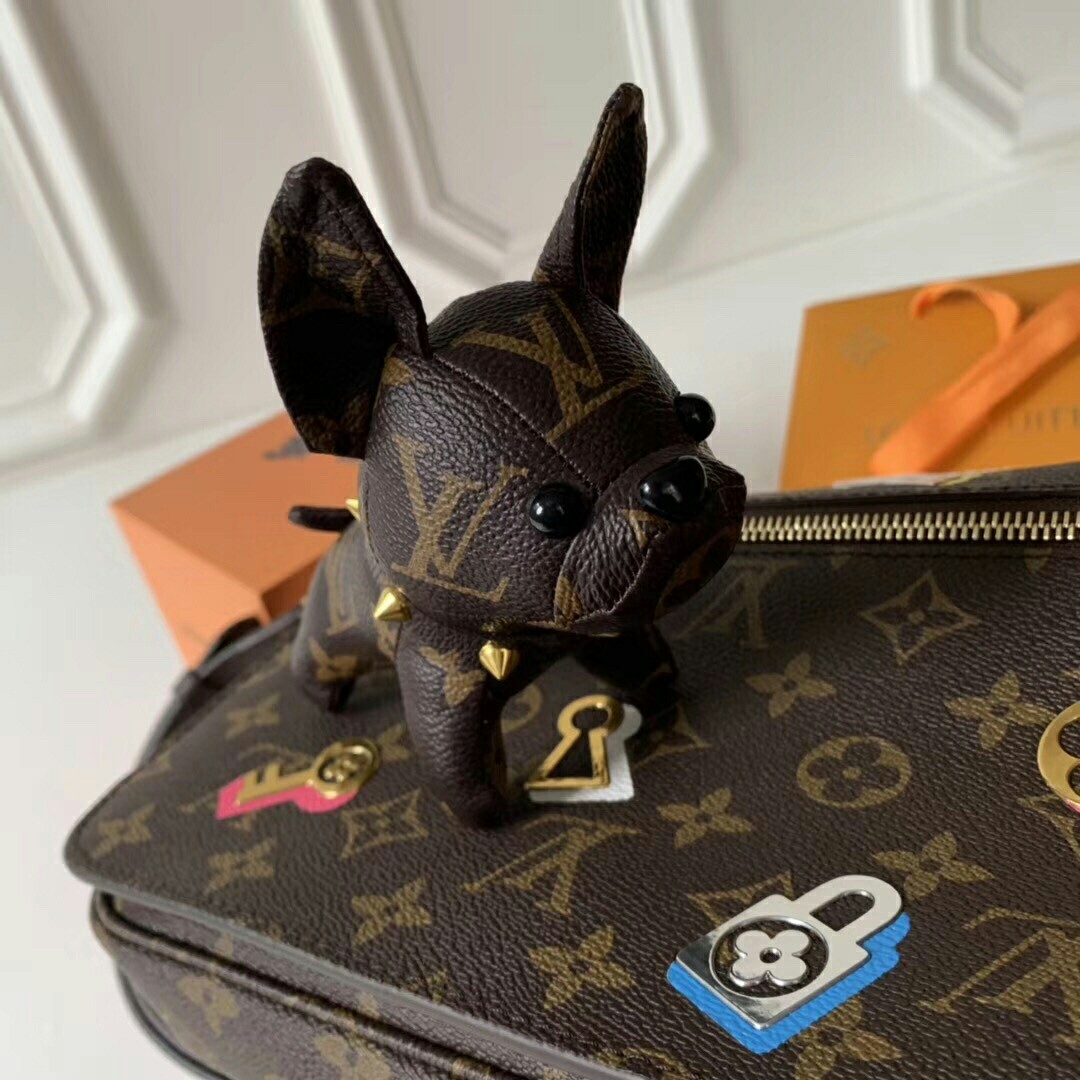 LV French Bulldog Bag Charm, 名牌, 時尚 - Carousell