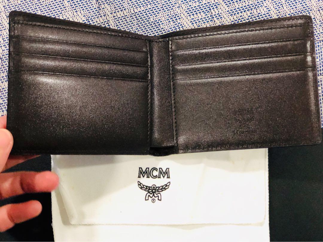 Mcm claus bifold wallet top