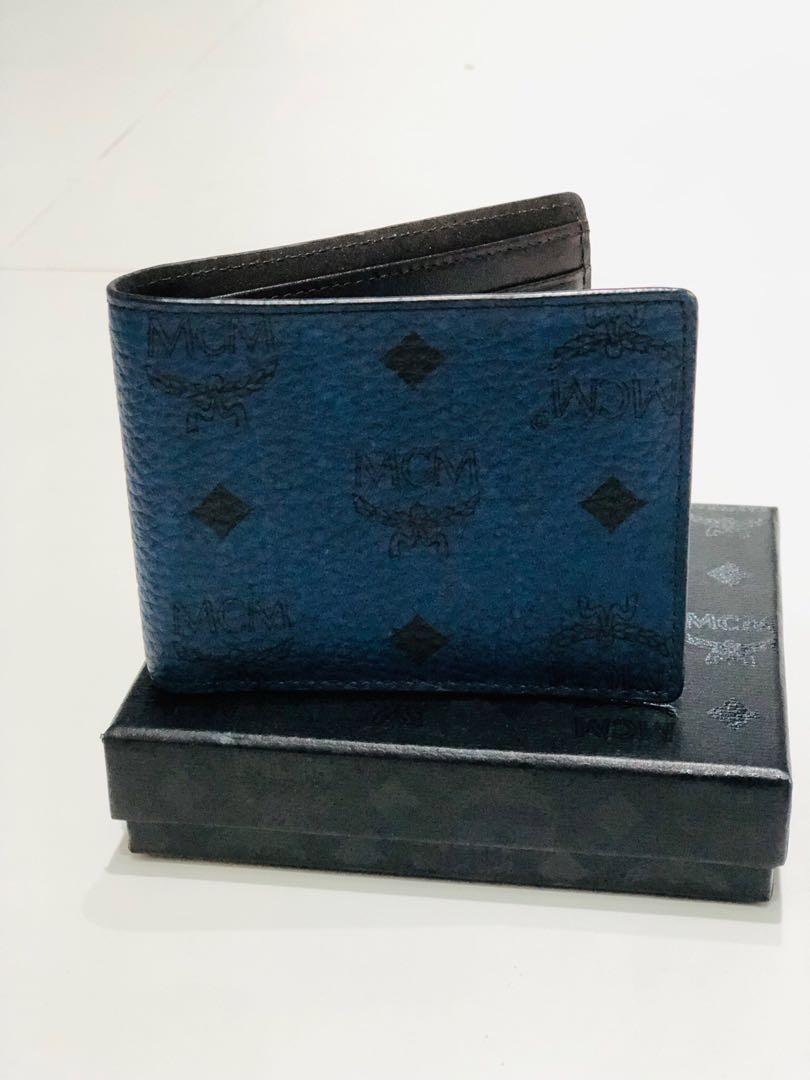 Mcm claus bifold wallet top