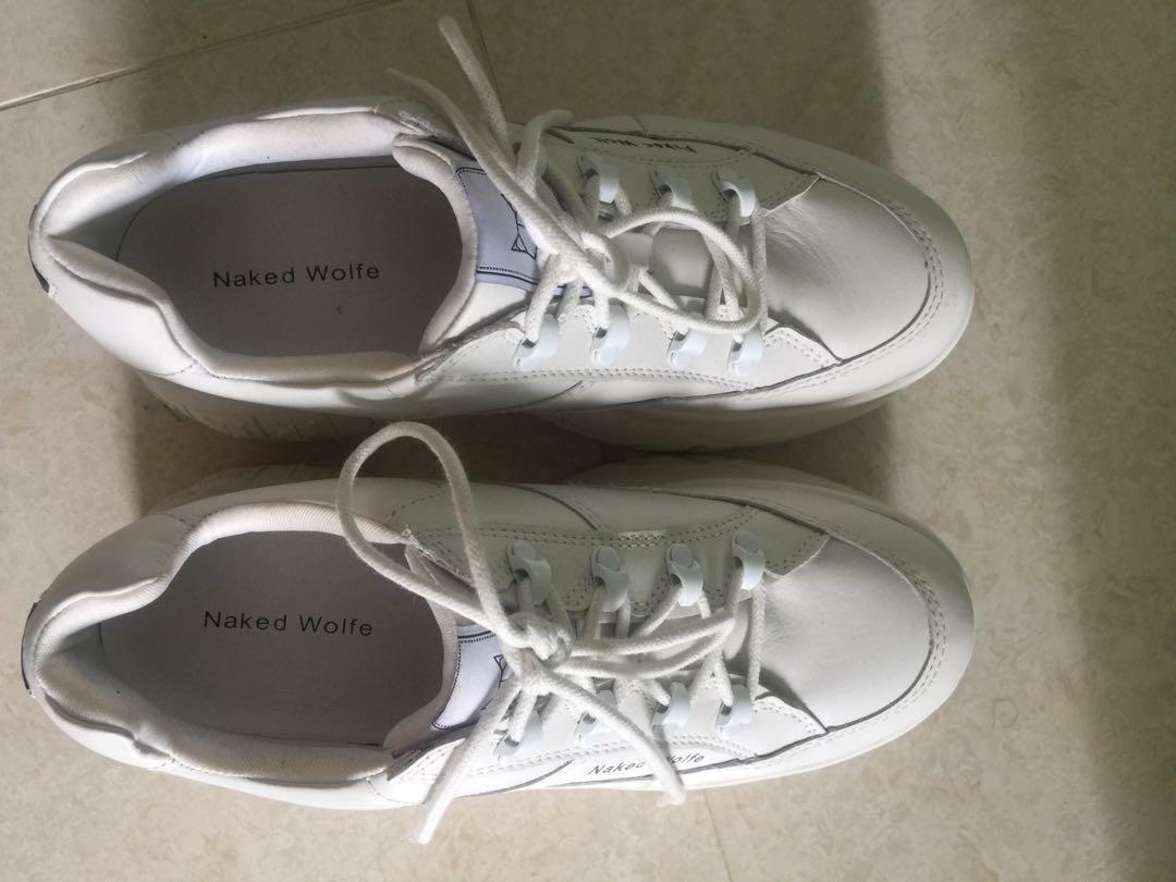 Sporty white outlet leather shoes