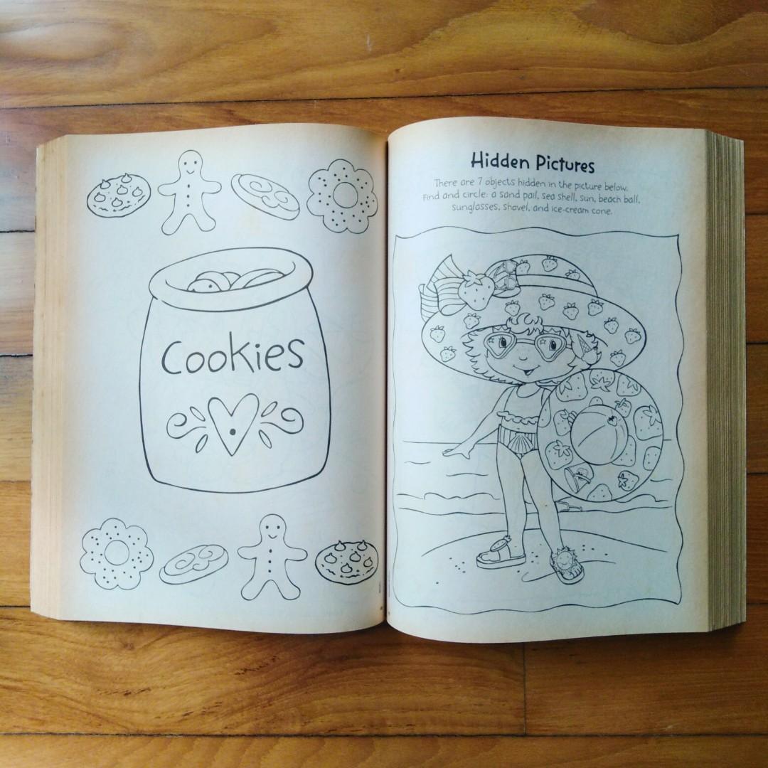 Strawberry Shortcake Berry Best Friends: 400 Pages of Coloring Fun [Book]