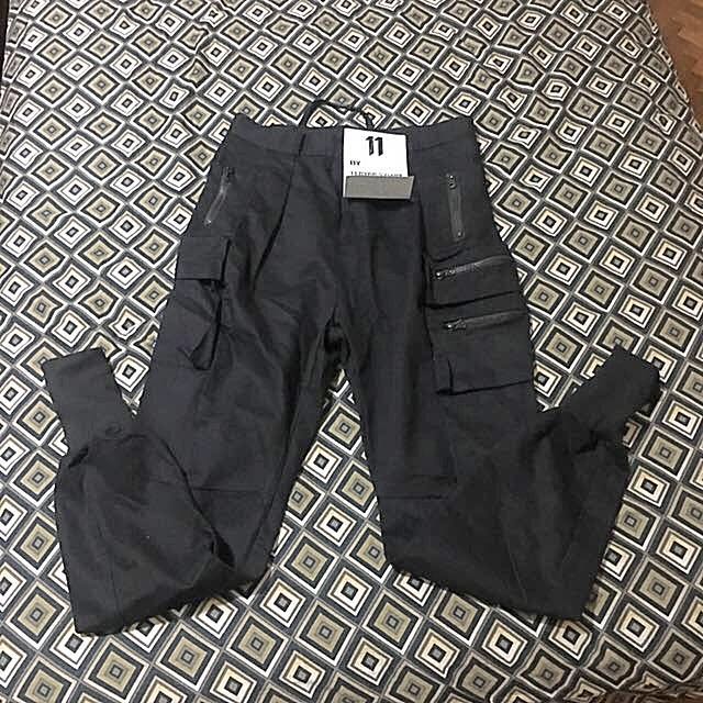 black cargo pants techwear