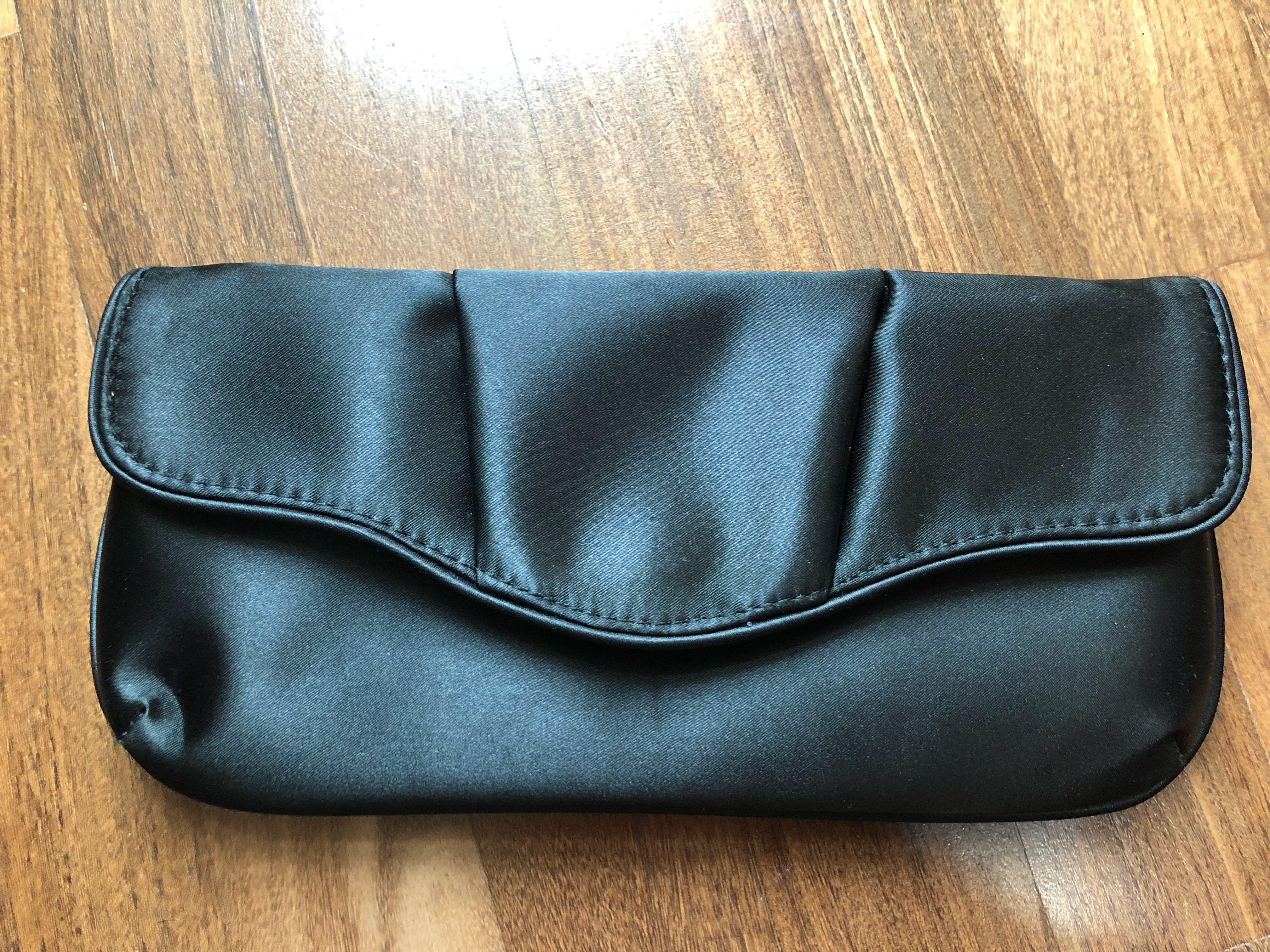 accessorize black clutch