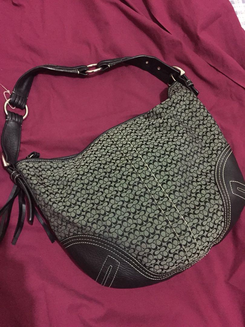 Authentic Coach Bag (Category: Cross-body Bags) located in Quezon City. Submitted by kellysht (Listing ID 212588722, Image 2). Description: Good as New ❤️ Authentic Coach from Canada.