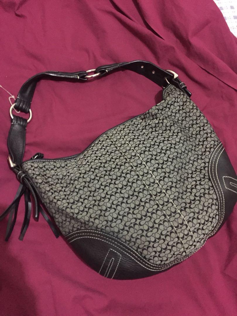 Authentic Coach Bag (Category: Cross-body Bags) located in Quezon City. Submitted by kellysht (Listing ID 212588722, Image 1). Description: Good as New ❤️ Authentic Coach from Canada.