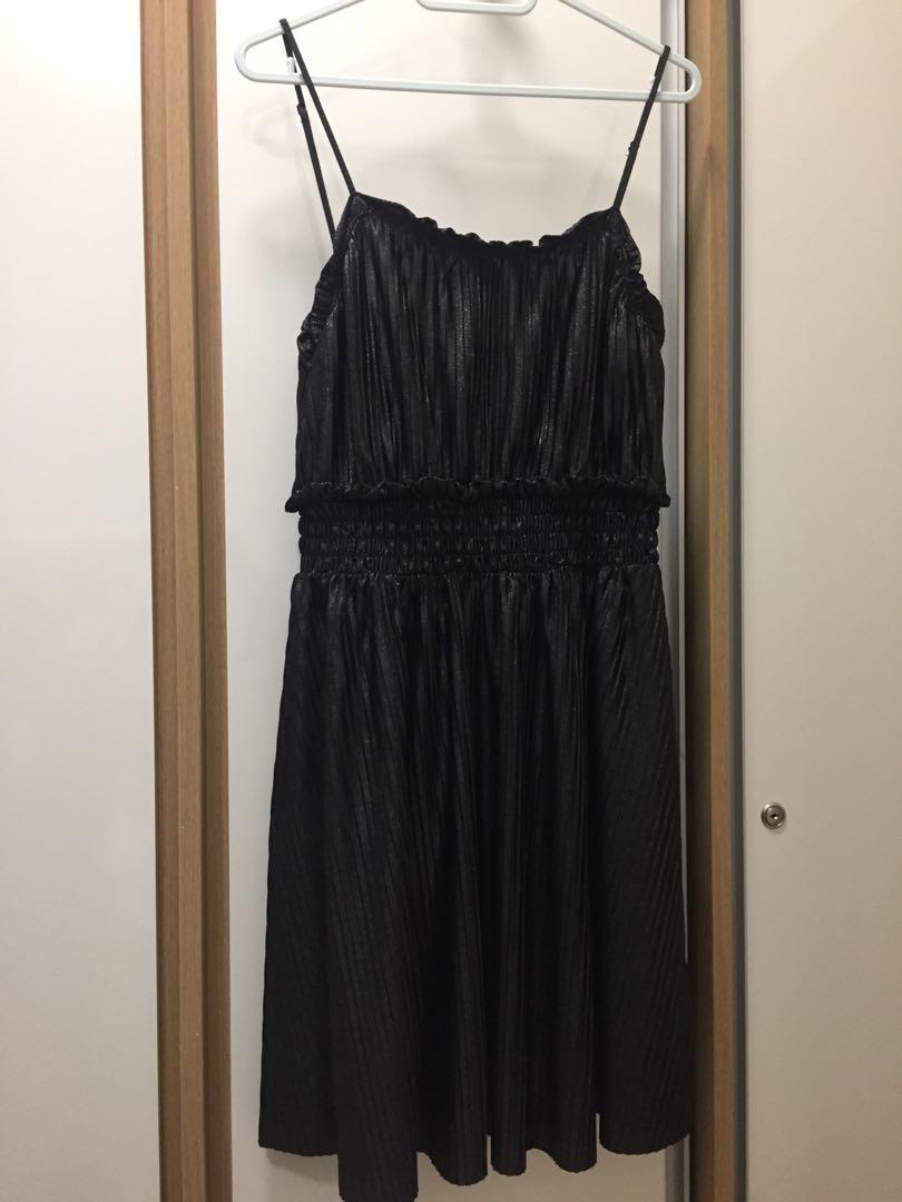 h&m black pleated dress