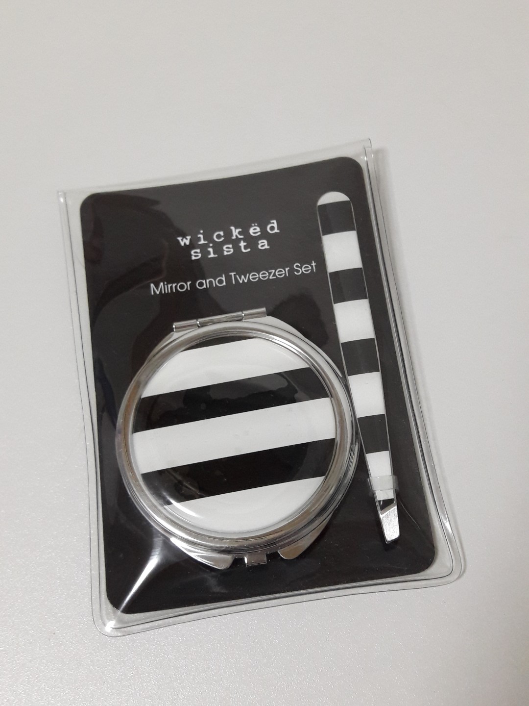 Mirror and Tweezer Set, Beauty & Personal Care, Face, Makeup on Carousell