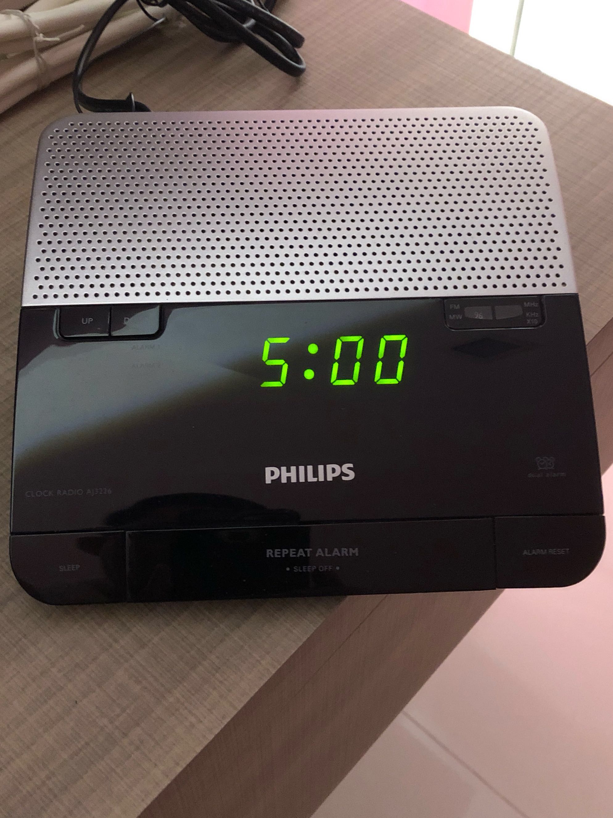 Philips AJ3226 FM Digital Tuning Alarm Clock Radio 220-240 Volts 