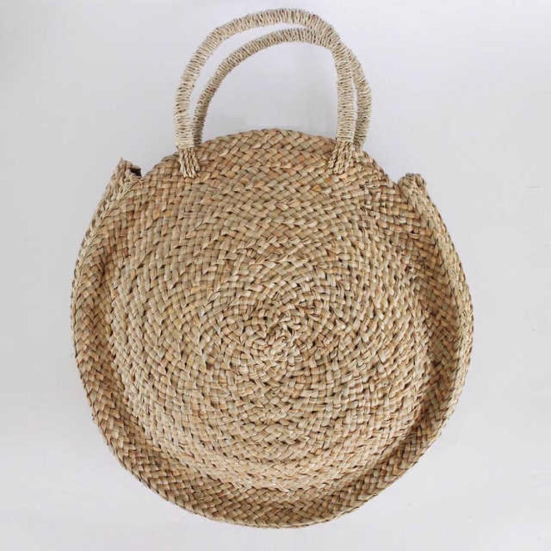 Circle outlet weave bag