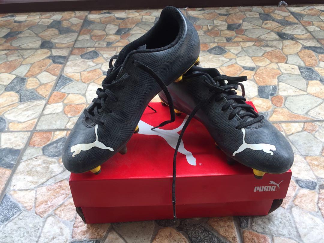 Sepatu Bola Puma Rapido Fg Olah Raga Baju Olahraga Di Carousell