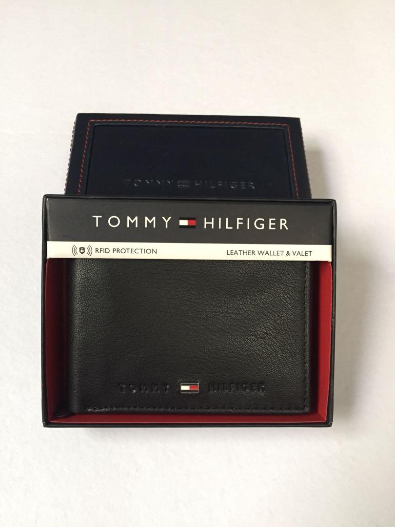 tonehøjde illoyalitet Stige Tommy Hilfiger Men's Black Genuine Leather Fixed Passcase Wallet w/ RFID  Protection, Men's Fashion, Watches & Accessories, Wallets & Card Holders on  Carousell