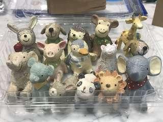 Animal figurines for terrarium and plants