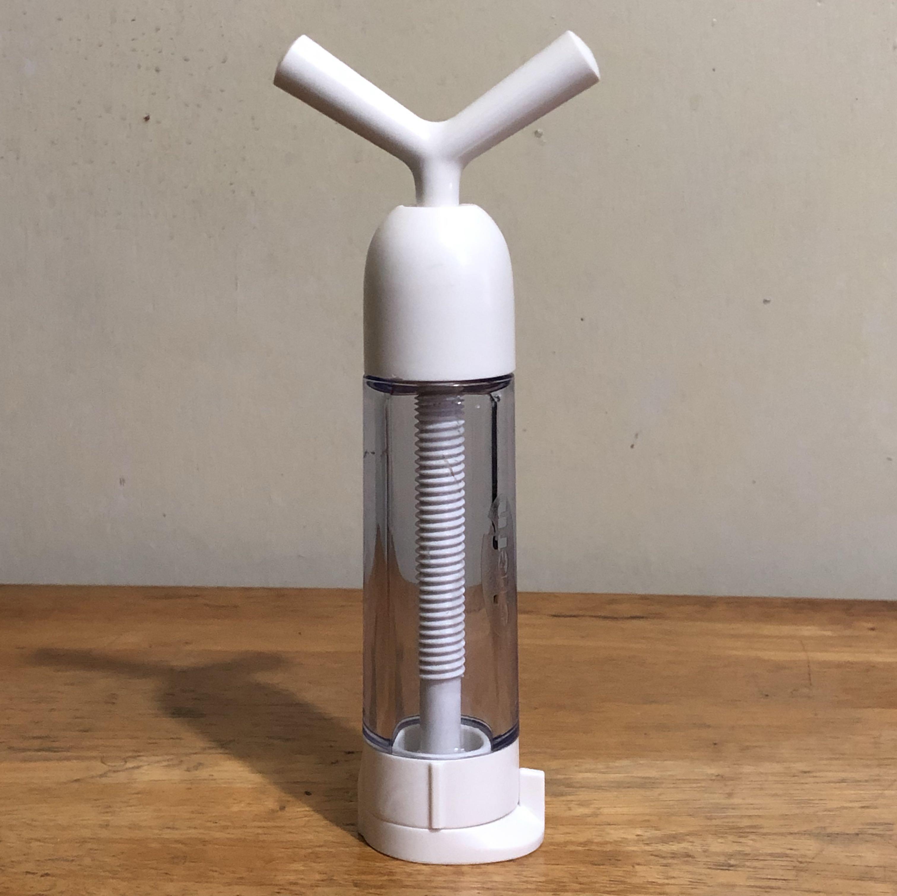 Chef’N Fresh Force Corkscrew Style Garlic Press (White/Clear) (Category: Other Kitchen Appliances) located in Makati City. Submitted by citromon_potpourri (Listing ID 212621548, Image 1). Description: No Original Packaging Use: Insert your peeled garlic cloves and twist for fresh crushed garlic anytime and can even pop on the lid and store the extras in the refrigerator. Features: Presses or stores garlic Can hold a large amount of garlic Dishwas