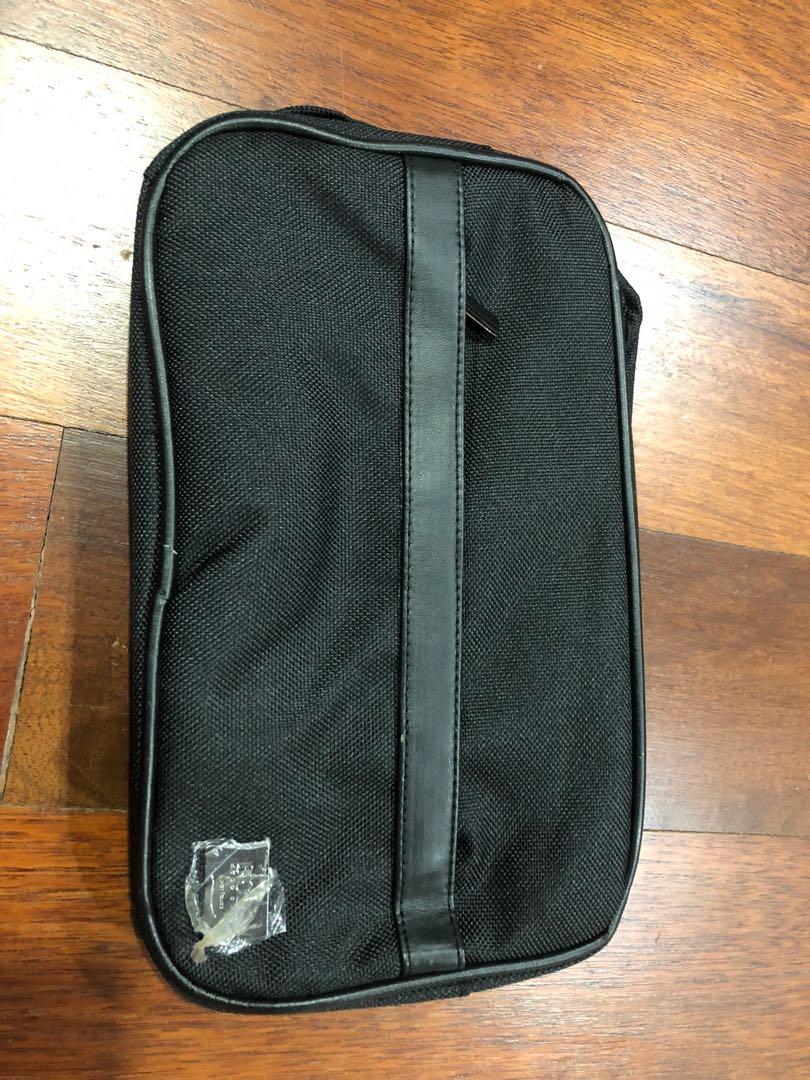Hugo boss cosmetic best sale bag