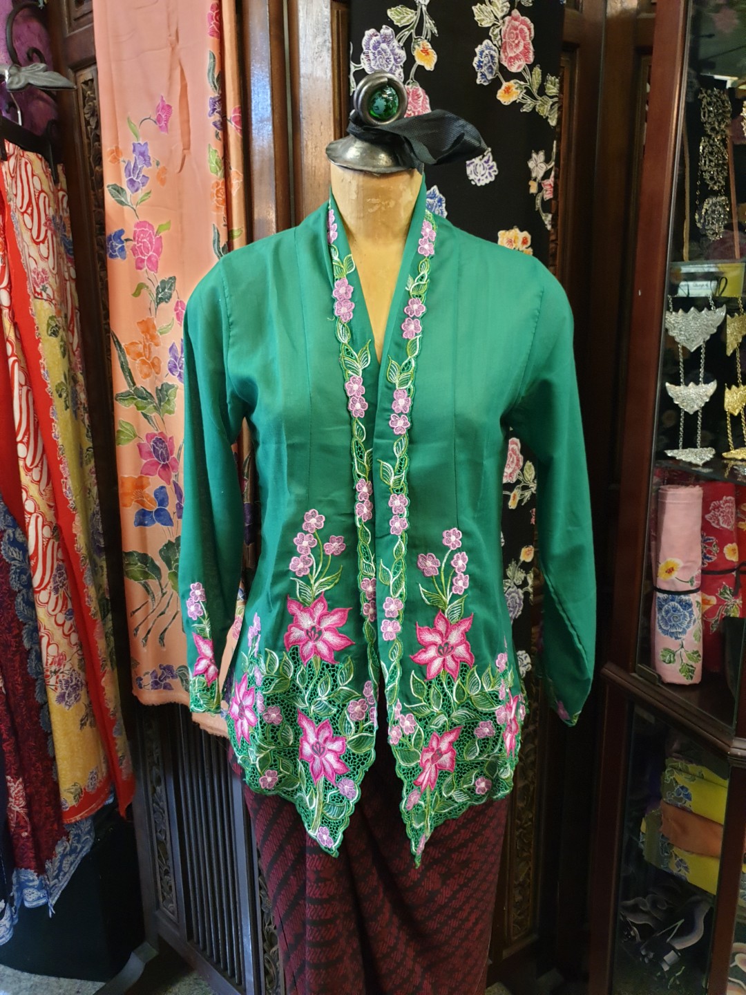 Kebaya Nyonya Peranakan Women S Fashion Tops Blouses On Carousell