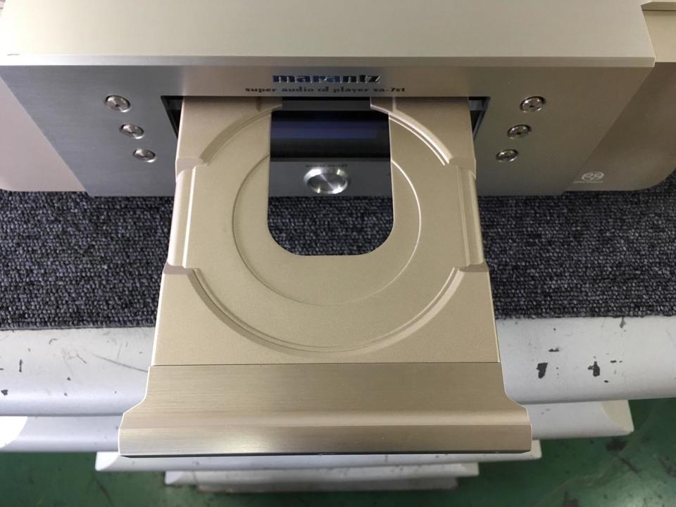 Maranatz SA7 SACD機 （分類：音樂播放裝置 MP3及CD Player）位於 Hong Kong。 由 kingofbell 提交（商品編號 212686295，圖片 3）。簡介： 出售: Marantz SACD SA7-S1 - 90% new, display唔著，所以平讓 - 100 volt - 跟機有日文及中文說明書，電源線及原廠遙控 - 無單無盒。